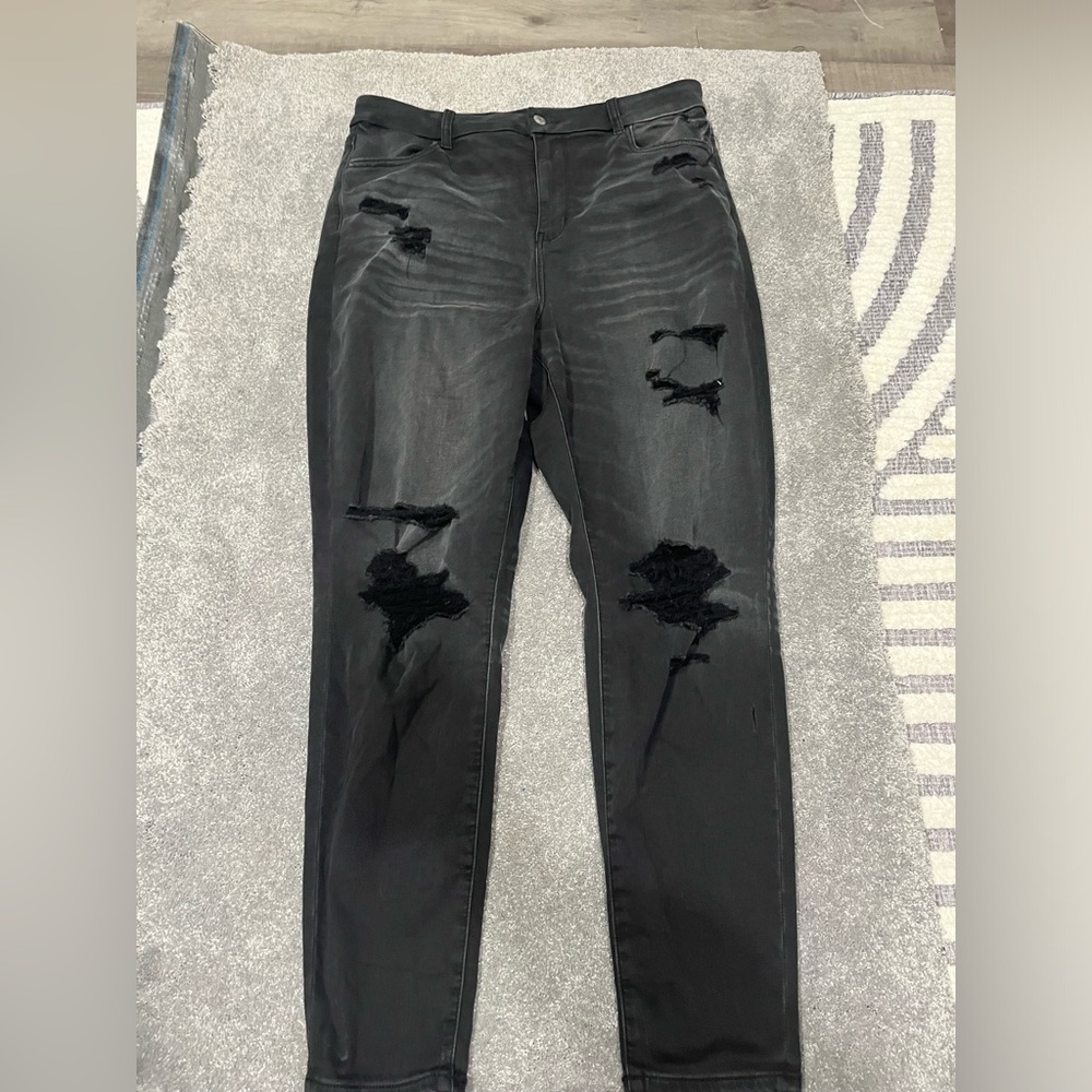 American eagles distressedβ curvy super high rise jegging in black